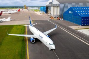 viaAM Leasing delivers one more B737-800 Boeing Converted Freighter to the lessee - Bluebird Nordic