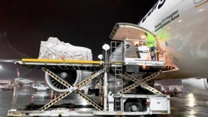 DB Schenker launches global CO2-neutral airfreight offer