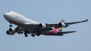 Three airlines vying for Asiana Airlines' cargo business