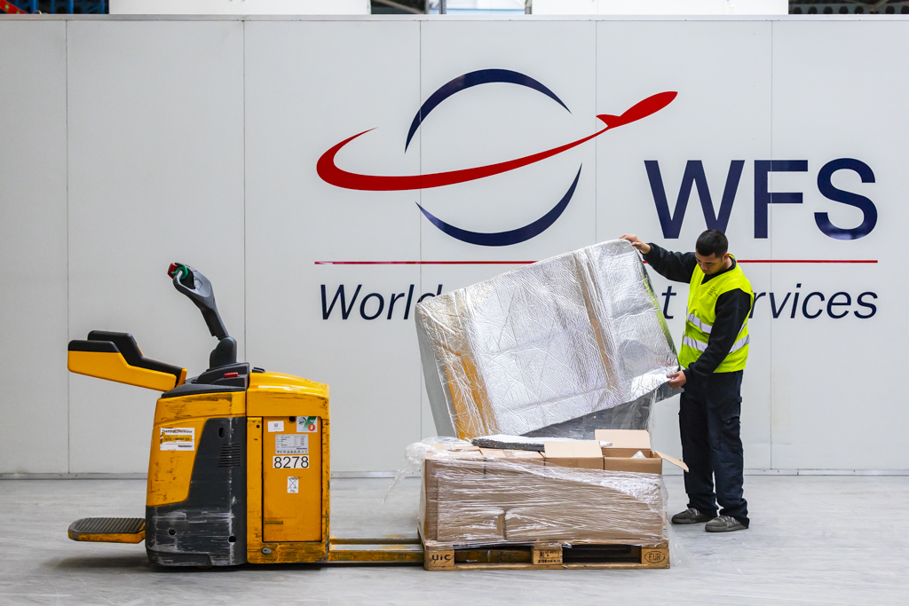 WFS' Heathrow cargo workers approve new pay offer